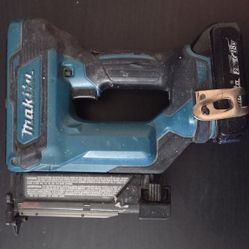 MAKITA XTP02 NAILGUN 18v