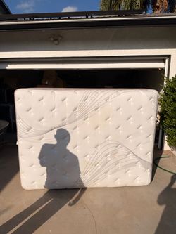 Queen Size Mattress – Excellent Condition – $200