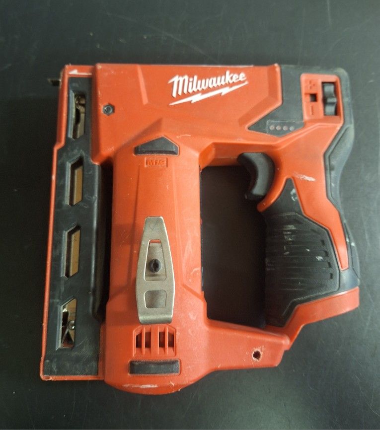 MILWAUKEE TOOLS NAILER & STAPLER