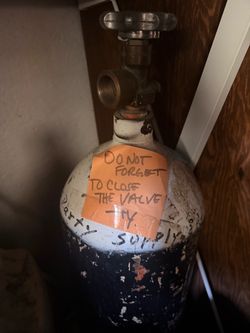 Refillable helium tanks
