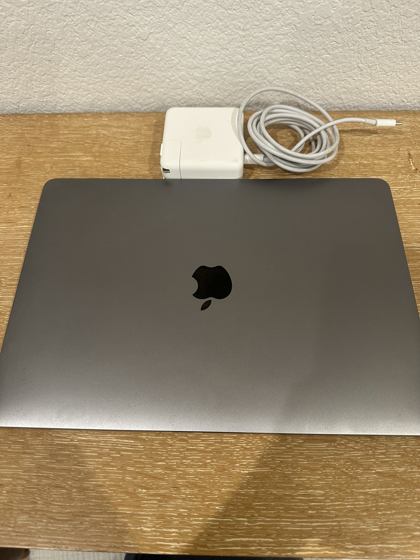 MacBook Pro 13” (2017) – 8GB RAM | 250GB SSD | 2 Thunderbolt 3 Ports