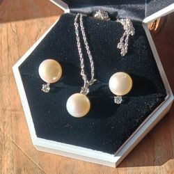 Diamonds Silver  Pearls Earrings & Necklace Set