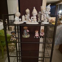 FIGURINES
