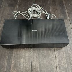 Samsung One Connect Box Model SOC1007R with cables. Pick up only.