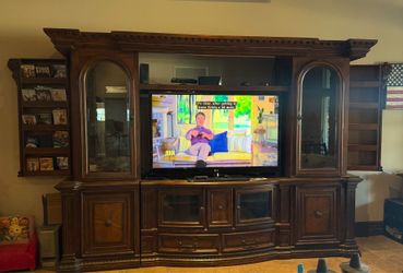 Entertainment center