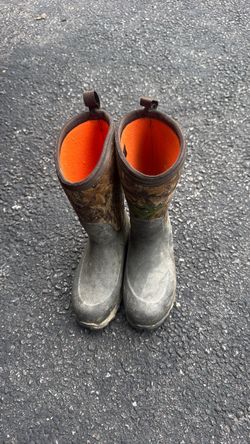 Kid muck boots $15