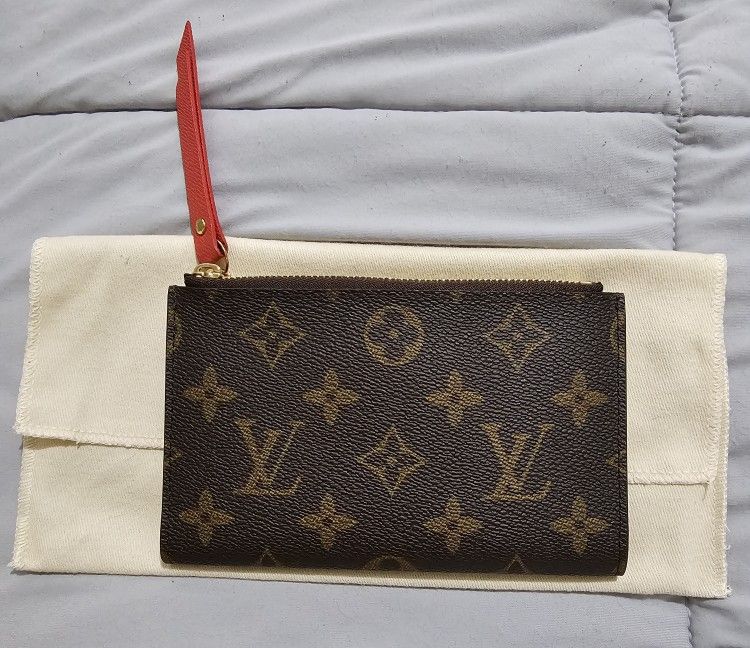 Wallet with dustbag