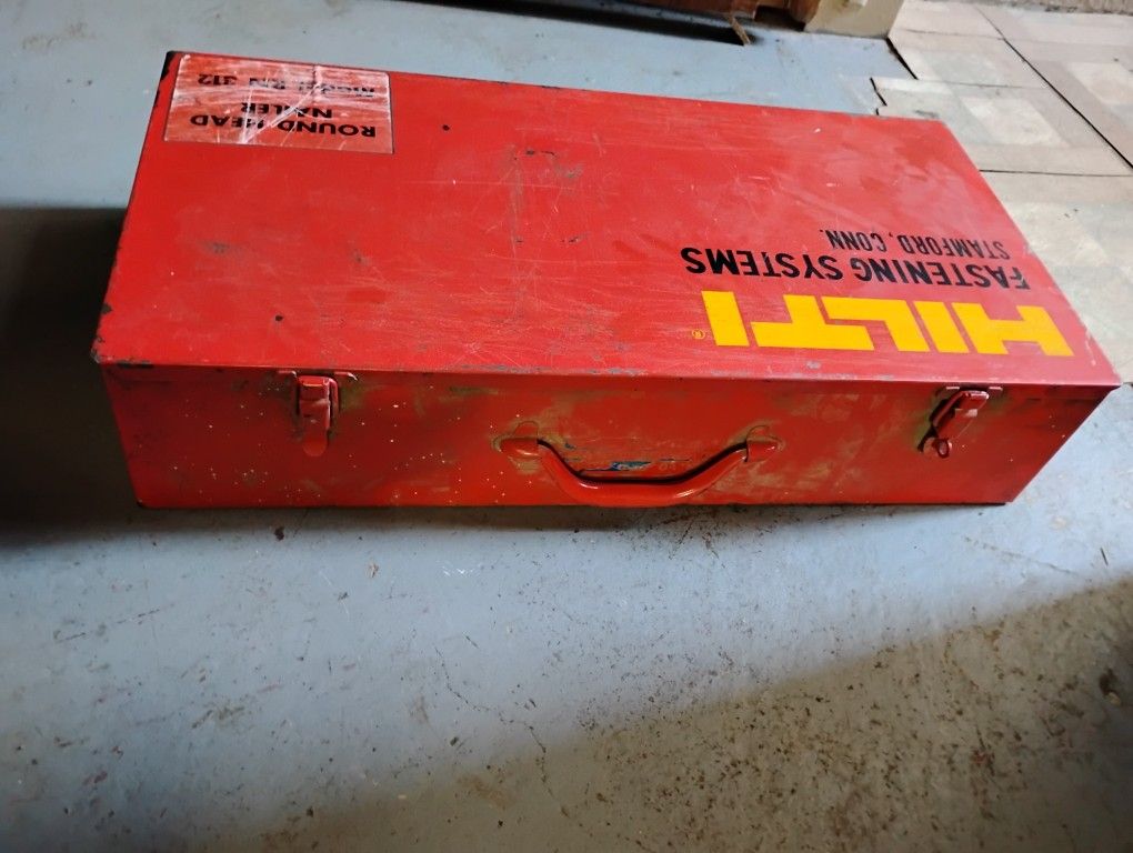 Hilti RN312 Air Framing Nailer Nail Gun, Box And Accessories