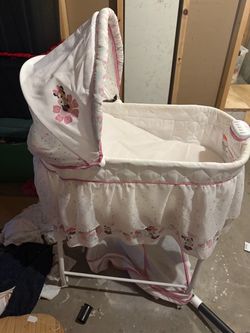 Minnie Mouse Electric Bassinet