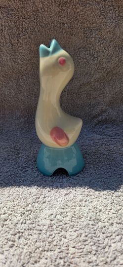 vintage Shawnee Pottery pie bird from the 1940s or 1950s.