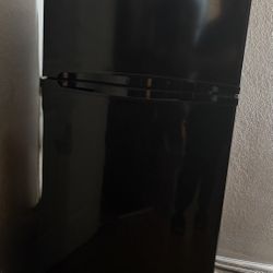 Hotpoint Refrigerator New Never Used 