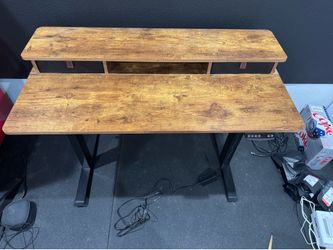 Desk (adjustable height)