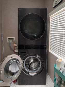 LG ThinQ WashTower Black Stackable Washer/Dryer – Excellent Condition