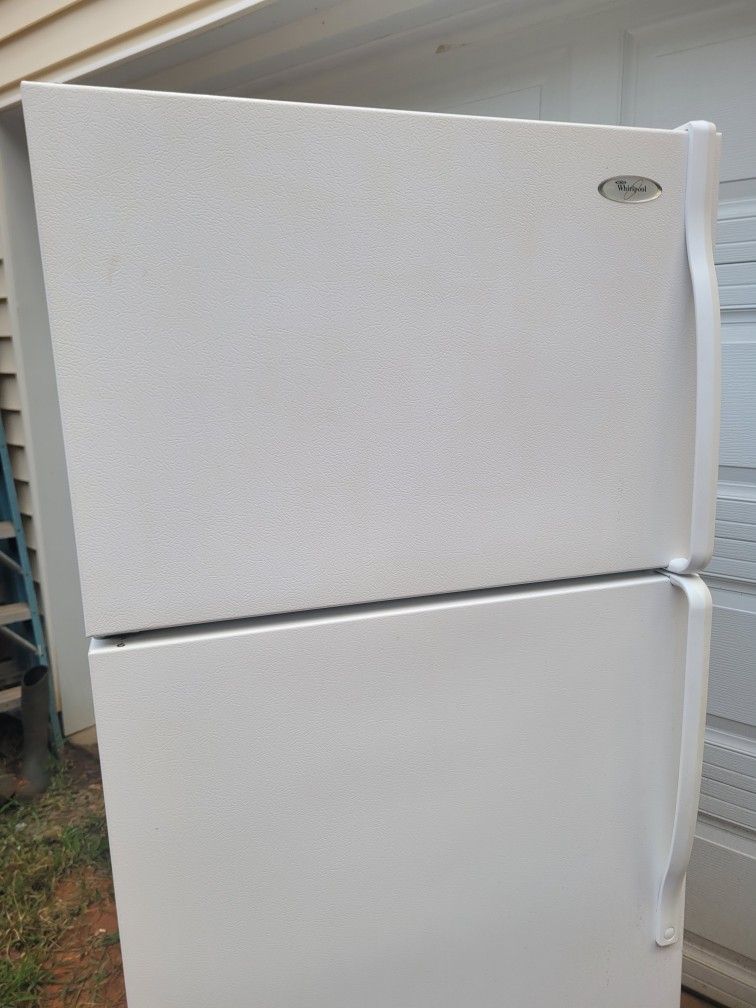 Maquina De Cortar Cesped Y Refrigerator Buenas Condiciones