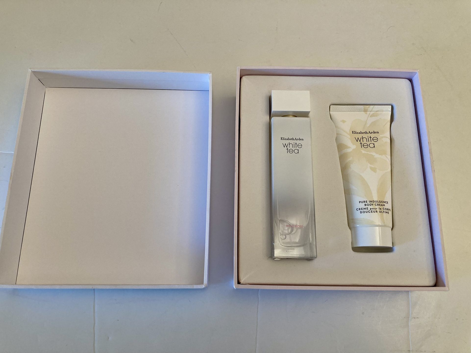 Elizabeth Arden Wild Rose White Tea EDT Body Cream Gift Set