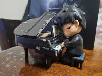 Hirono The Pianist Figure