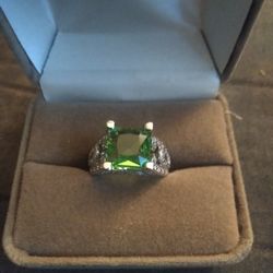Sz 7 Sterling Silver Peridot Ring
