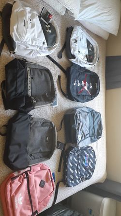 Mochilas $ es por cada una