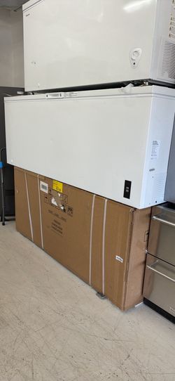 Frigidaire - 24.8 Cu. Ft. Chest Freezer - White