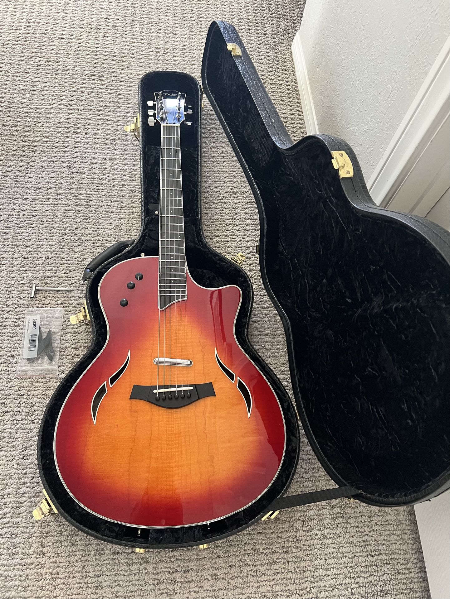 TAYLOR T5-S1 CHERRY SUNBURST FIGURED FLAME MAPLE ELECTRIC ACOUSTIC GUITAR MADE IN 2005. COMES WITH FACTORY TAYLOR HARD SHELL CASE
