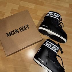 Moon Boots