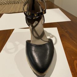 Woman’s Black And Tweed Wedge Heels Size 9