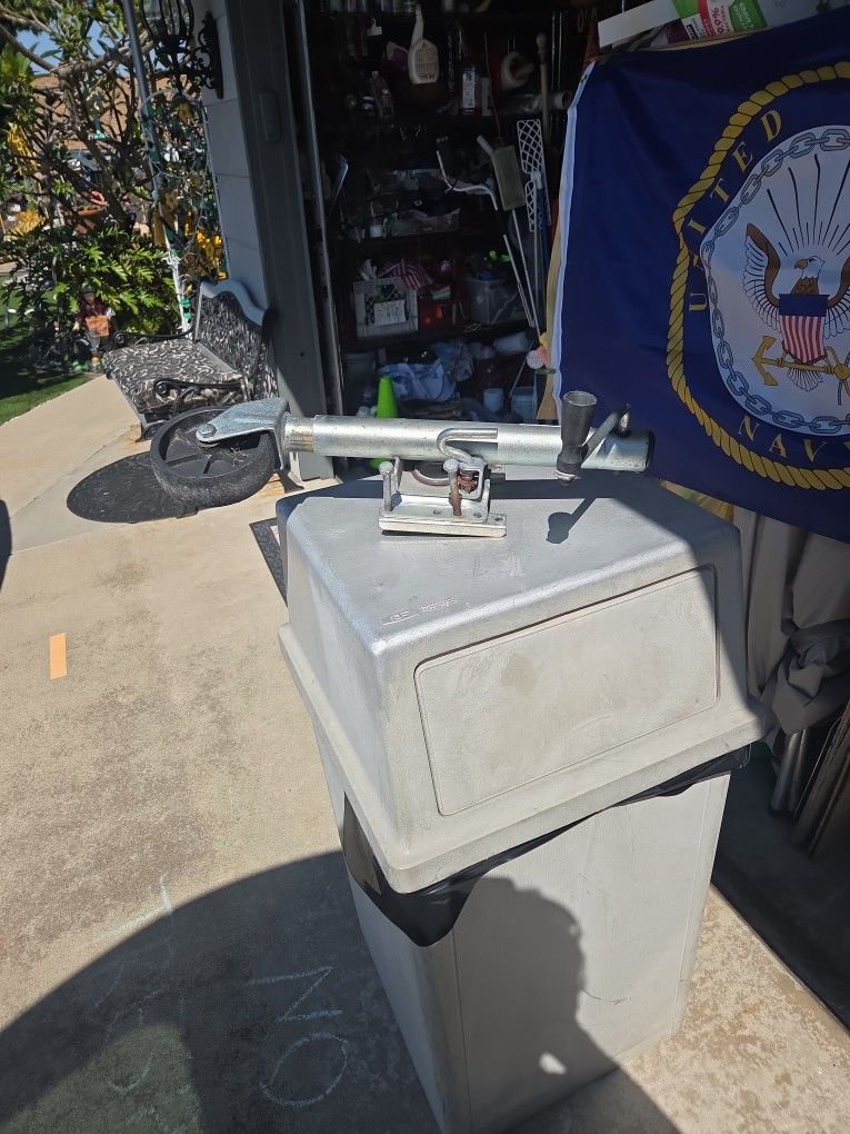 Trailer Tongue Jack w/ Wheel