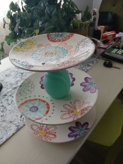 PRETTY CUPCAKE STAND