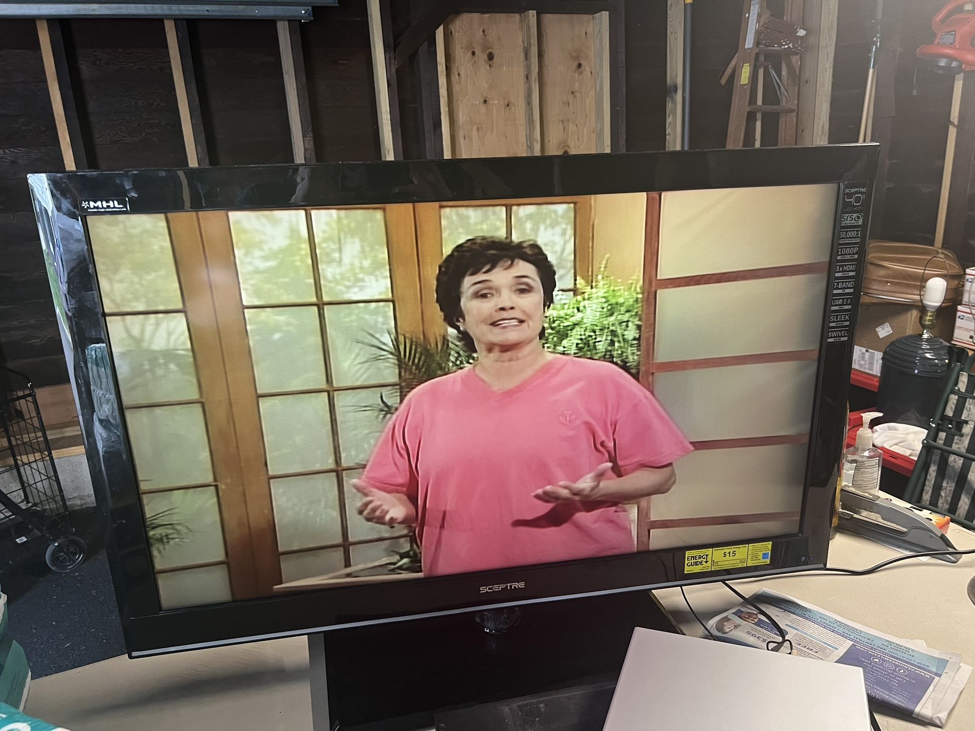 Spectre 40 Inch TV