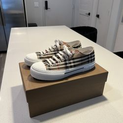 Designer Burberry Shoes 