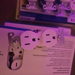 Standard DUPLEX RECEPTICLE OUTLET 15A tr270w