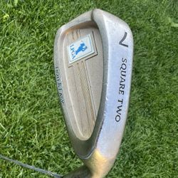 Ladies RH 7 Iron with graphite Shaft by LIGHT & EASY