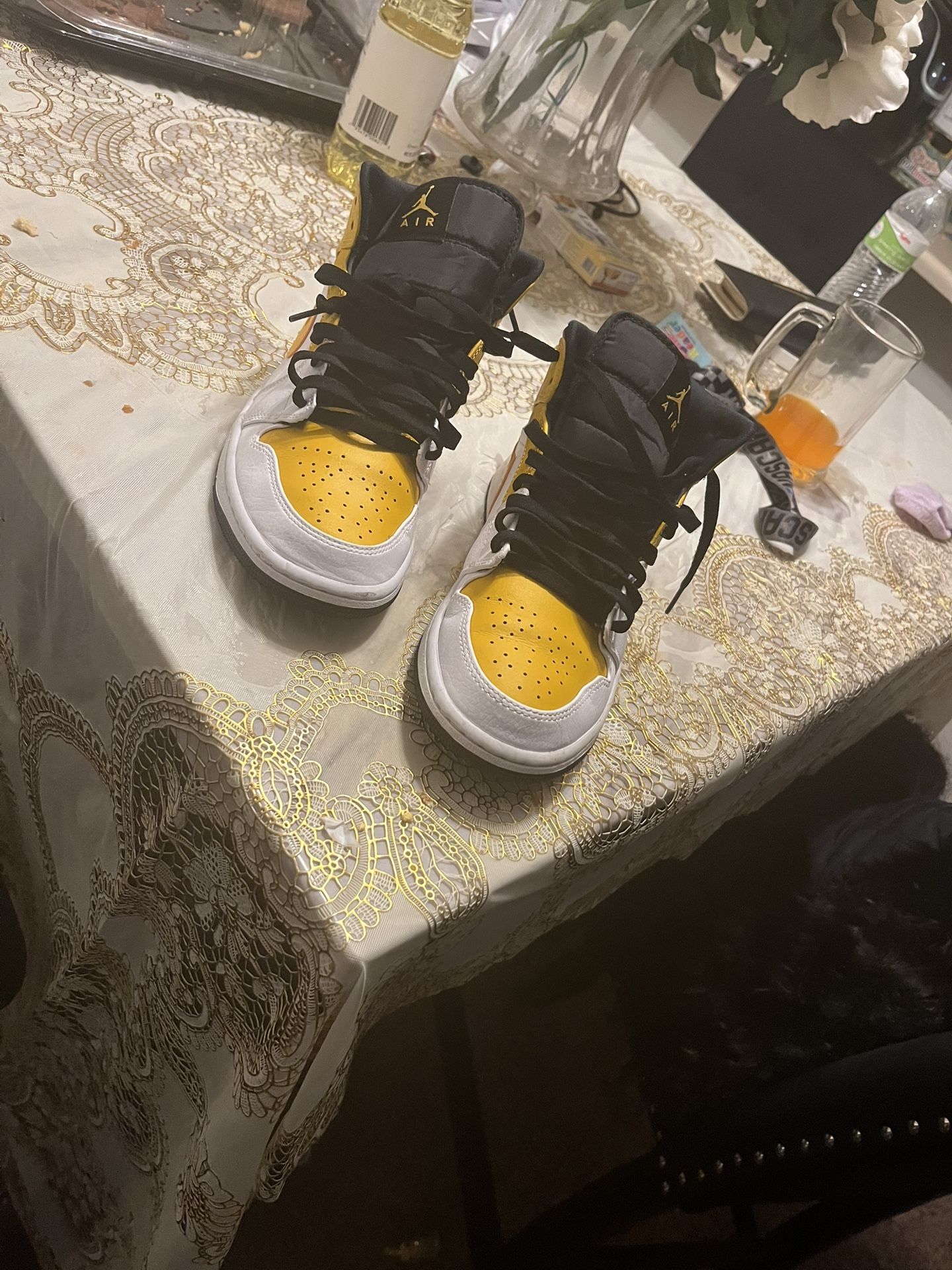 Jordan 1 Yellow , Black,White Size 8 In Men’s