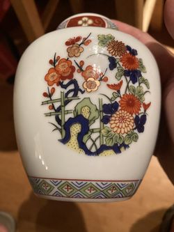 Vintage Asian Porcelain Floral Covered Jar 5” Tall