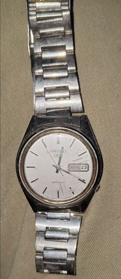 Vintage Seiko 5 Automatic Day/Date Watch