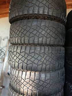 Set Of Tires 325 65 18 Goodyear 