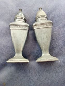 Antique Salt/Pepper Shaker Set