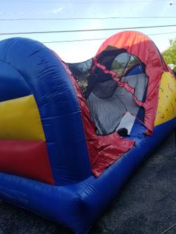 24ft long 9-10ft wide used slide with blower