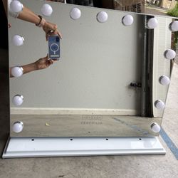 Hollywood Makeup Mirror