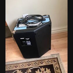 Acoustic B25C 1x8 25W Bass Combo With Tilt-Back Cab Black