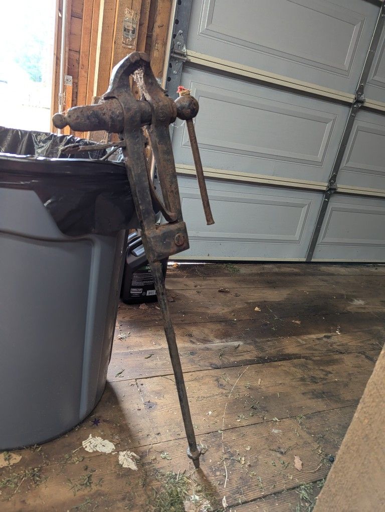 Leg Vise For Blacksmithing