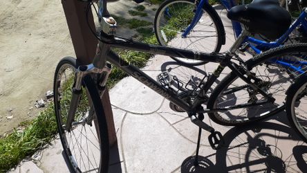 Black schwinn with specialized rims ❗❗❗