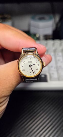 Vintage Timex Quartz Watch Gold Tone White Dial Black Leather Band Classic