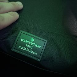 Louis Vuitton messenger