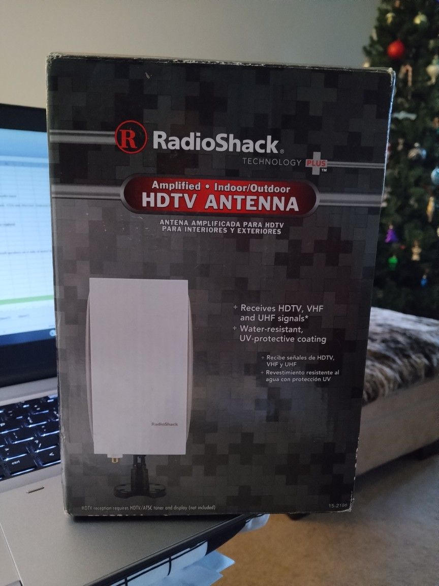 RADIO SHACK POWERED INDOOR OUTDOOR HDTV ANTENNA