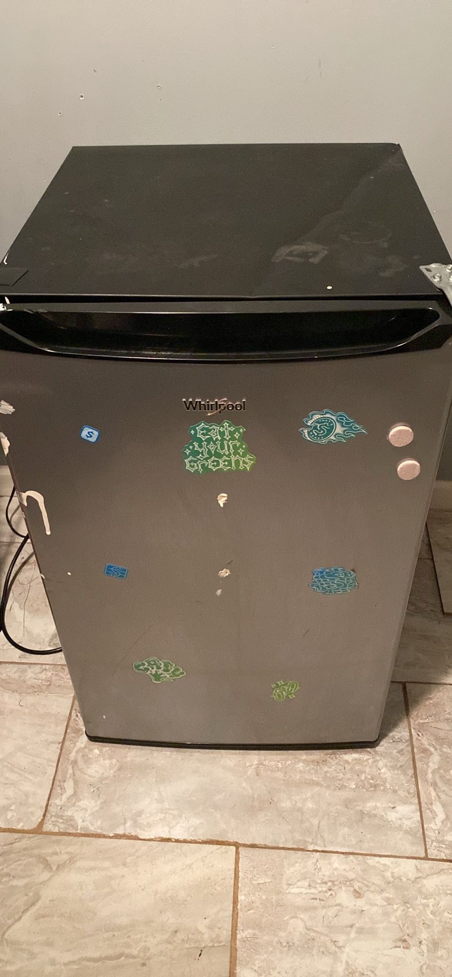 4.3 WHIRLPOOL CU MINI FRIDGE