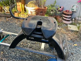 Fifth wheel hitch