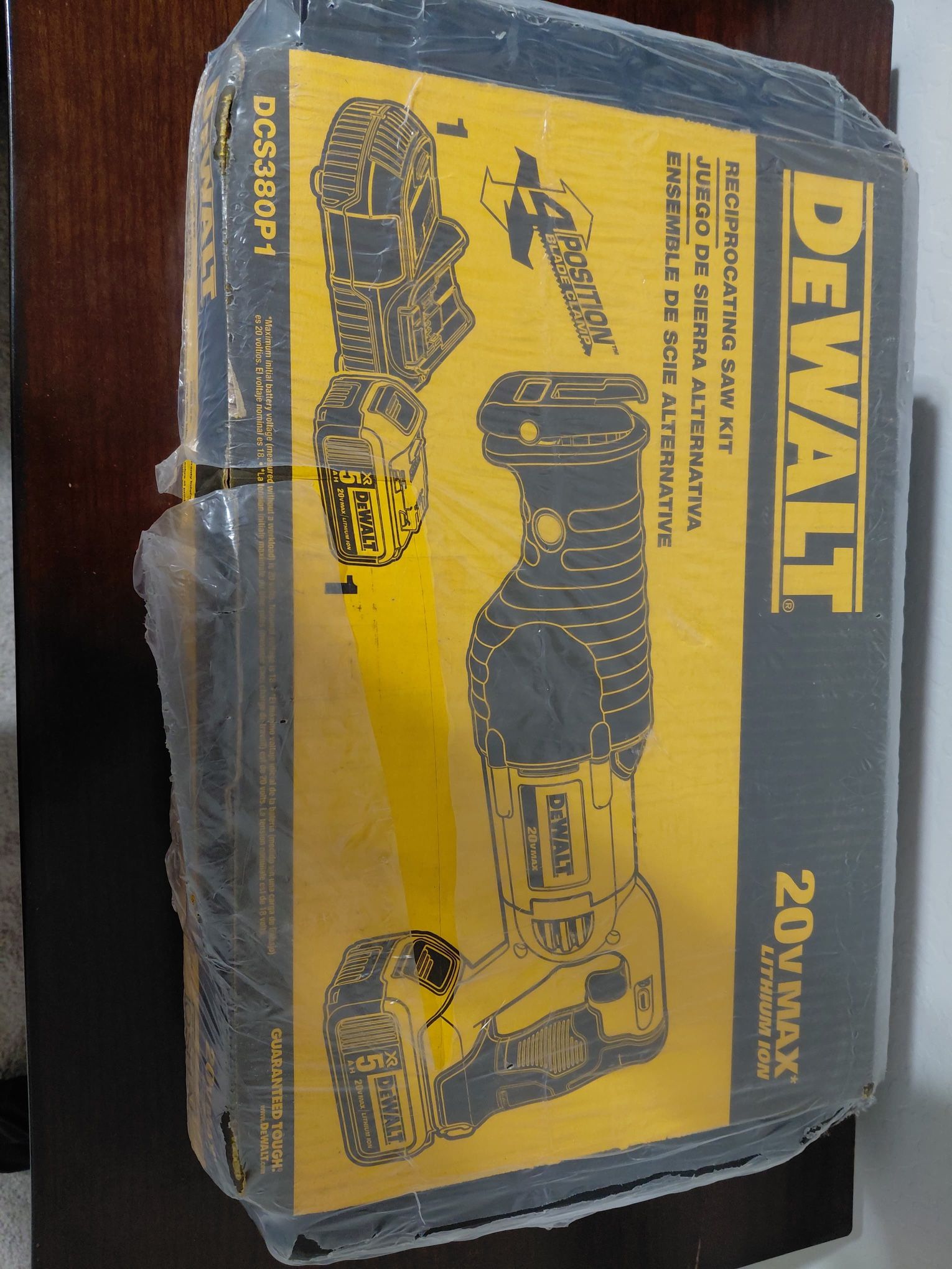 DeWALT Reciprocating Saw Kit 