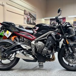 2022 Triumph Street Triple R 765