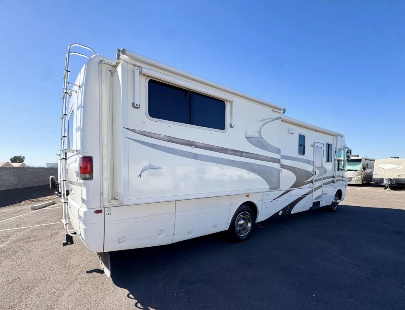 2003 Dolphin Class A Low Miles